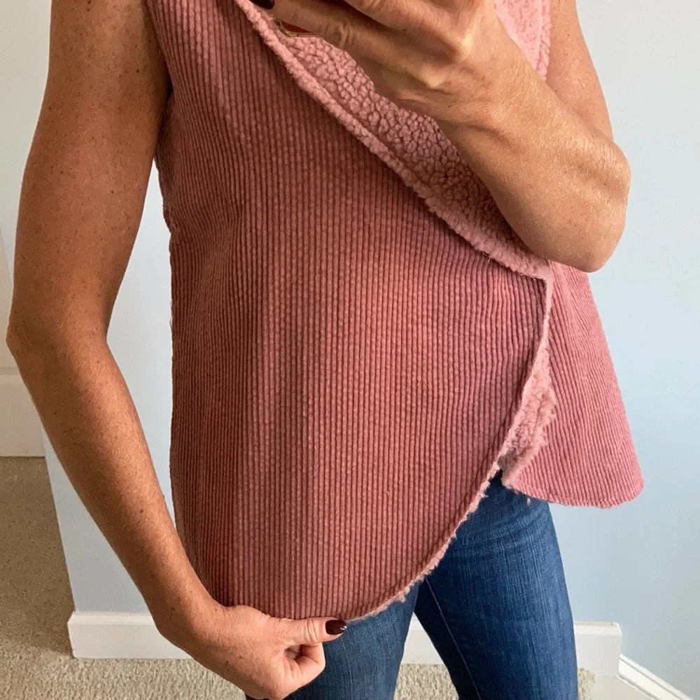 Mauve Color Sherpa & Corduroy Vest - Picture 8 of 9